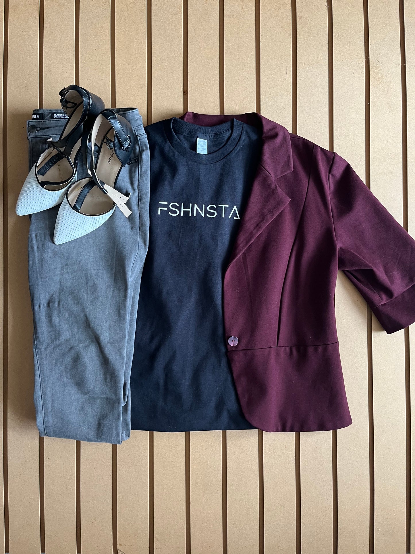 Fshnsta Logo - Unisex Relaxed Fit Tee Black