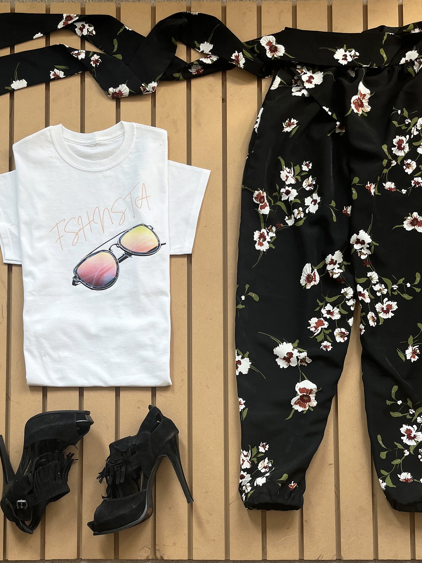 Fshnsta Signature Logo Sunglasses - Unisex Relaxed Fit Tee White