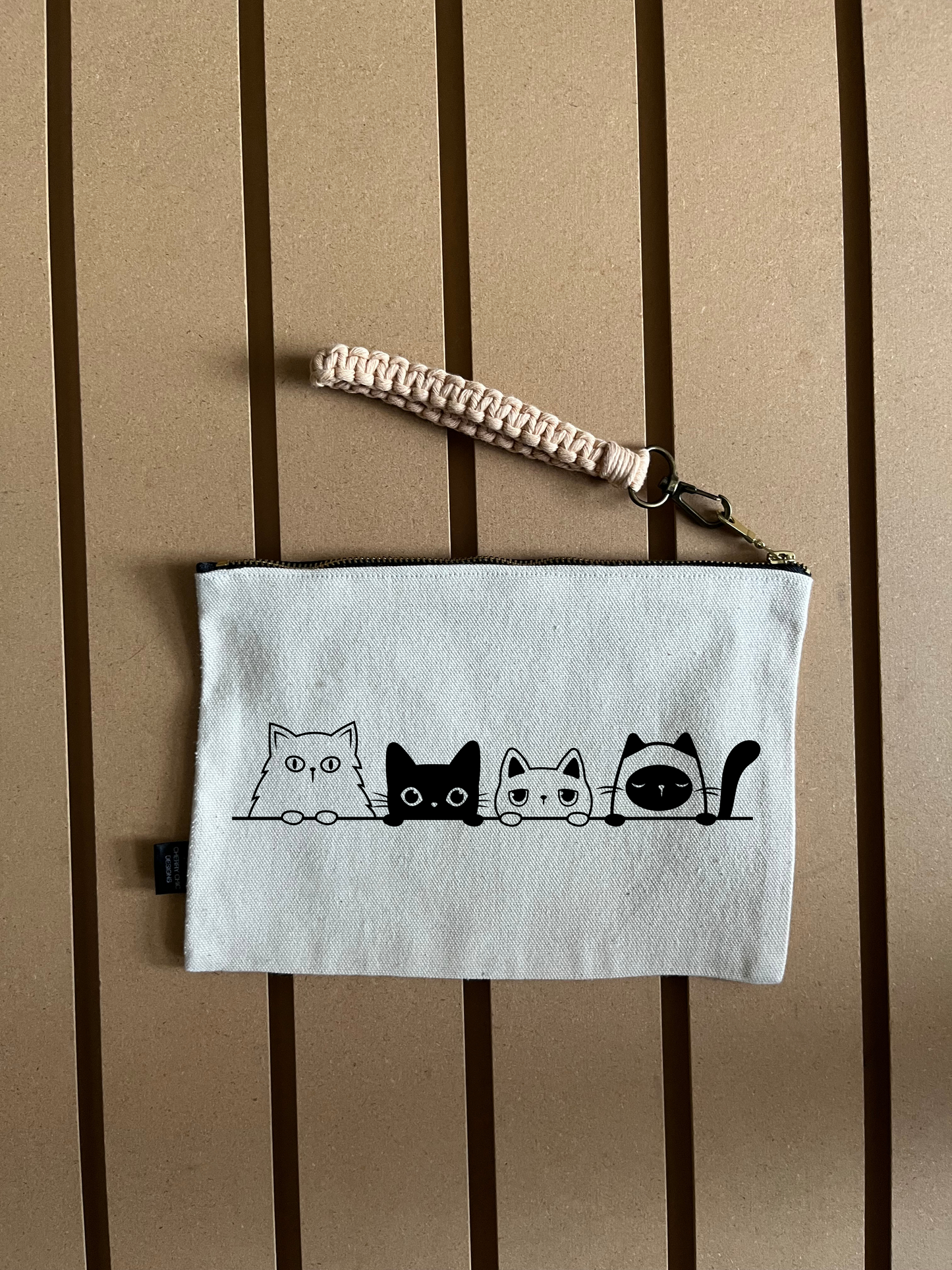 Peeking cats - Pouch