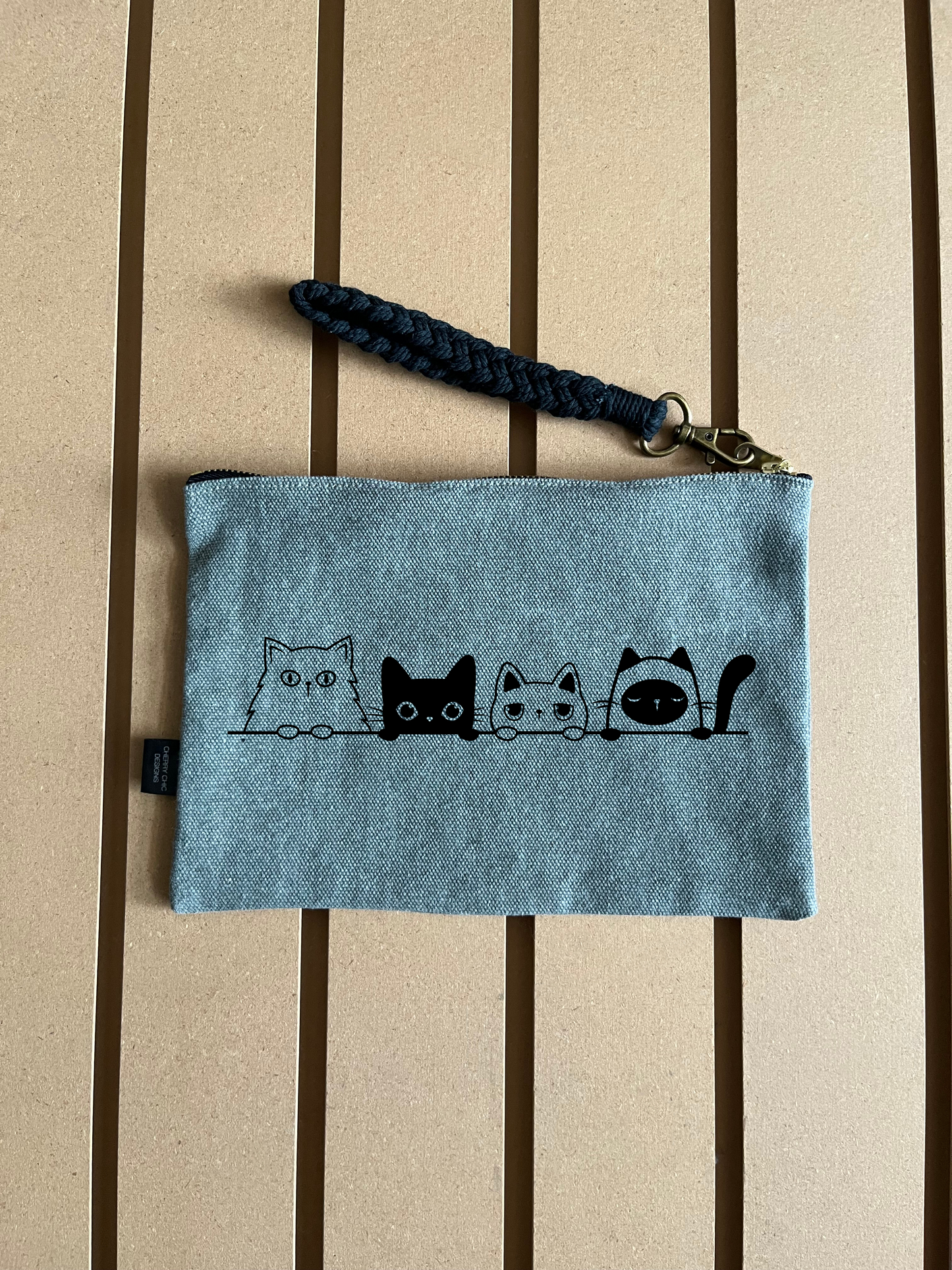 Peeking cats - Colour Pouch
