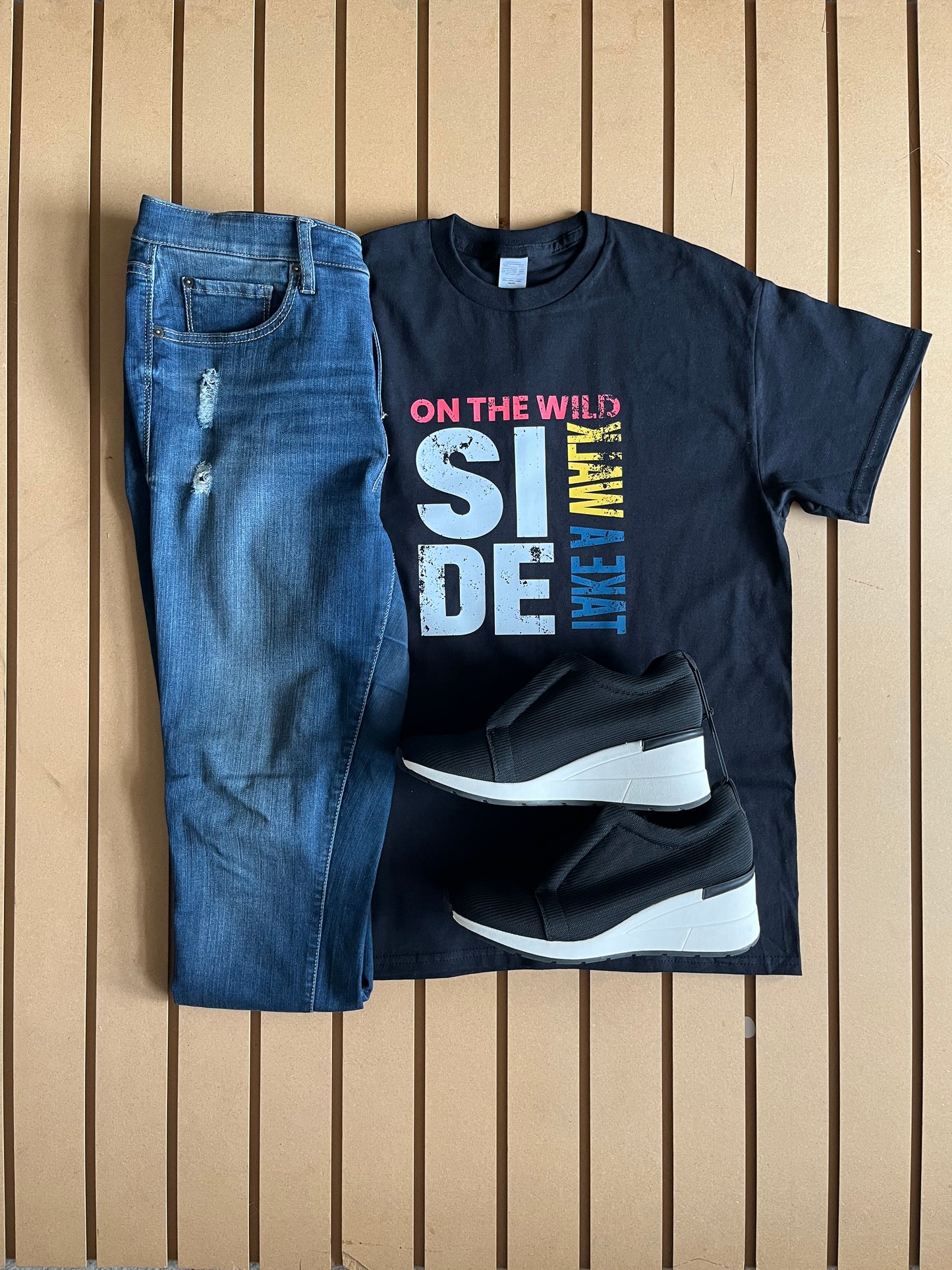 Take a walk on the wilde side (Colour Text) - Unisex Relaxed Fit Tee