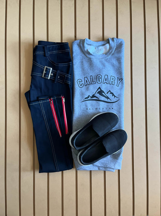 Calgary Alberta - Crewneck Rlaxed Fit Sweatshirt Grey